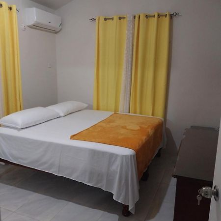 Villa Debs Cozy Cove Discovery Bay Esterno foto